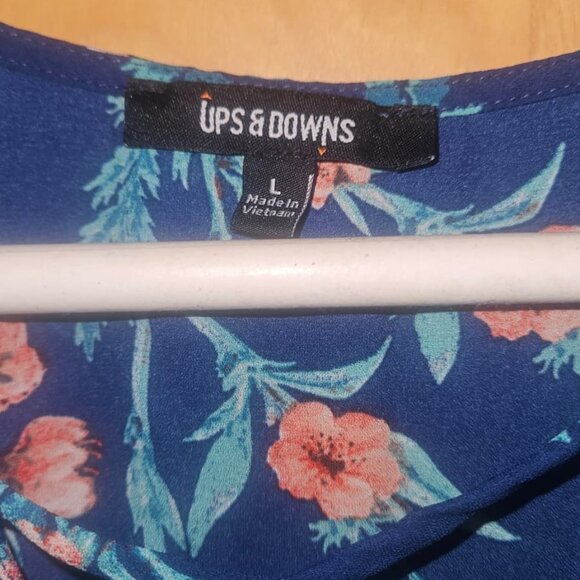 L Blue Blouse with Pink Flowers - Picture 3 of 3